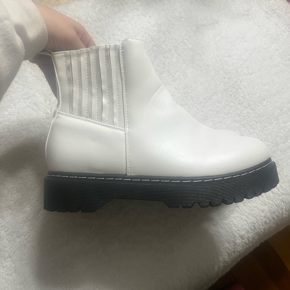 Forever 21 Boots Womens